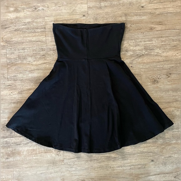 Strapless, Mini Black Dress (M) - Picture 4 of 4